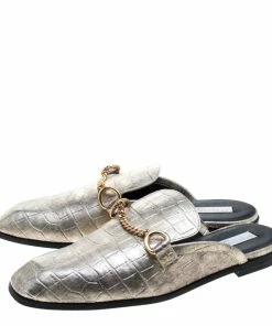 Best Sale 🧨 Stella McCartney Metallic Gold Faux Croc Embossed Leather Chain Trim Flat Slides Size 37 For 👩 Women 👏 -Stella McCartney Shop luxury women stella mccartney new shoes p144114 0004