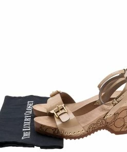 Discount ⭐ Stella McCartney Beige Faux Patent Leather Linda Wedge 🩴 Sandals Size 40 For 👩 Women 🧨 -Stella McCartney Shop luxury women stella mccartney used shoes p615365 001