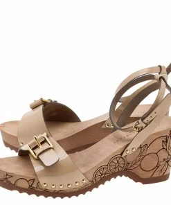 Discount ⭐ Stella McCartney Beige Faux Patent Leather Linda Wedge 🩴 Sandals Size 40 For 👩 Women 🧨 -Stella McCartney Shop luxury women stella mccartney used shoes p615365 002