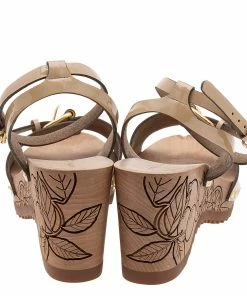 Discount ⭐ Stella McCartney Beige Faux Patent Leather Linda Wedge 🩴 Sandals Size 40 For 👩 Women 🧨 -Stella McCartney Shop luxury women stella mccartney used shoes p615365 003