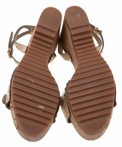 Discount ⭐ Stella McCartney Beige Faux Patent Leather Linda Wedge 🩴 Sandals Size 40 For 👩 Women 🧨 -Stella McCartney Shop luxury women stella mccartney used shoes p615365 008